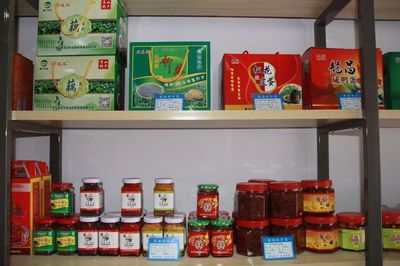 學(xué)習(xí)\u201c群鑫\u201d好榜樣——武陵副食品批發(fā)市場(chǎng)群鑫土特產(chǎn)店的經(jīng)營(yíng)之道